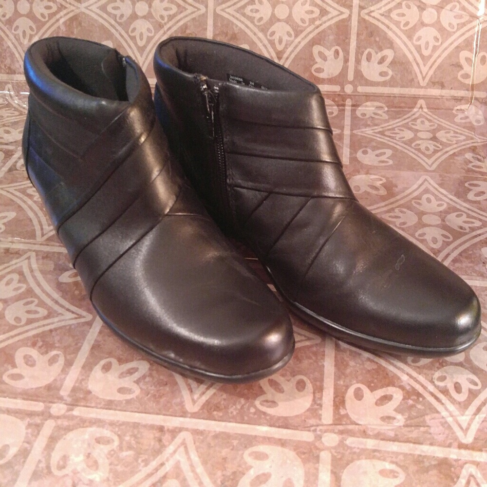 Clarks Booties | Black | 8M | A1235